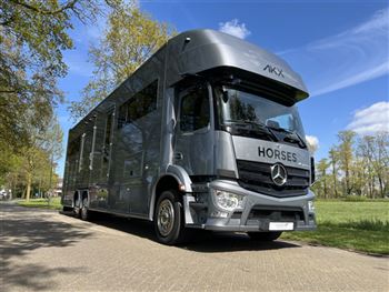 Mercedes Actros 7paards+Living